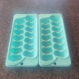 2 Like New Good Cook Ice Cube Trays